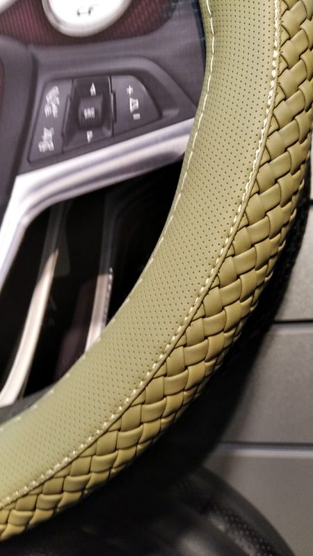 Оплётка на руль CarFashion Braid (размер M, экокожа, цвет БЕЖЕВЫЙ/БЕЖЕВЫЙ). Артикул 31560