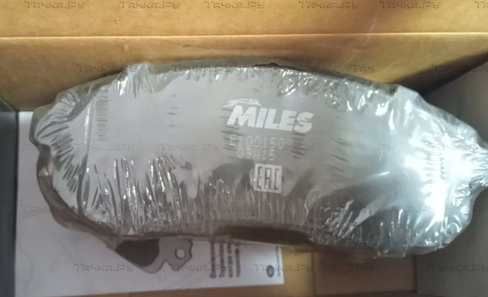 Тормозные колодки Miles (Semi-Metallic) передние для Nissan Maxima A32 1995-1999. Артикул E100150