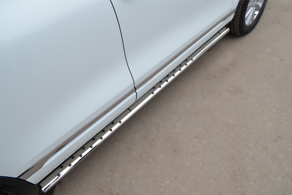 Защита RusStal порогов 75х42 с проступью для Volkswagen Touareg II до рестайлинга 2010-2013. Артикул VTT-001071