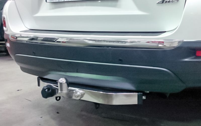 Фаркоп Baltex для Toyota Highlander II 2010-2013. (с декор. накладкой) Фланцевое крепление. Артикул 24195808