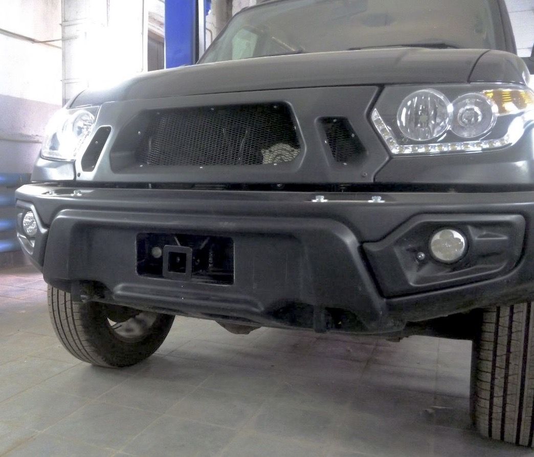 Бампер передний АВС-Дизайн для УАЗ Patriot 2005-2014 с лифтом 0-65 мм. УСИЛЕННЫЙ, с оптикой, чёрный. Артикул ABC.UAZ.FB.02B