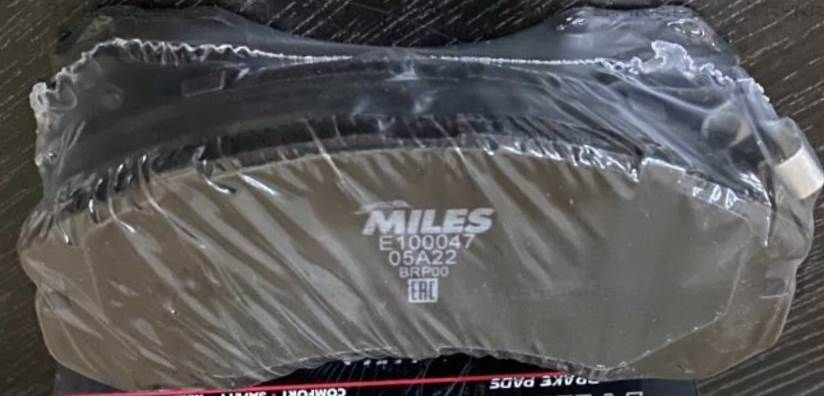 Тормозные колодки Miles (Semi-Metallic) передние для Mitsubishi Lancer X 2008-2017. Артикул E100047
