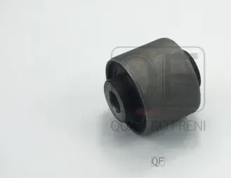 Сайлентблок задней поперечной тяги (Quattro Freni). Артикул qf24d00202