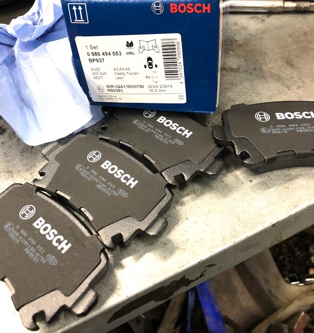 Тормозные колодки Bosch. Артикул 0 986 494 053