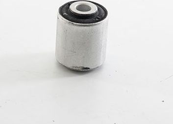 Сайлентблок переднего рычага подвески BSG передний правый/левый внешний для Audi S8 I (D2) 1999-2002. Артикул BSG 90-700-223