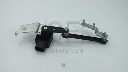 Датчик регулировки дорожного просвета в сборе (Quattro Freni). Артикул qf28d00127