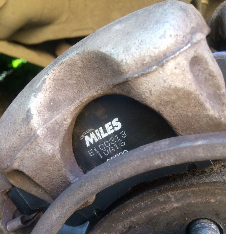 Тормозные колодки Miles (Semi-Metallic). Артикул E100213