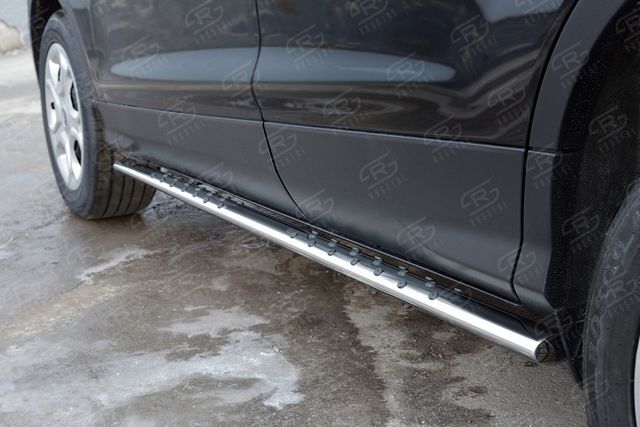 Защита порогов RusStal труба 75х42 овал с проступью для Ford Kuga II 2016-2019. Артикул FGO-002599