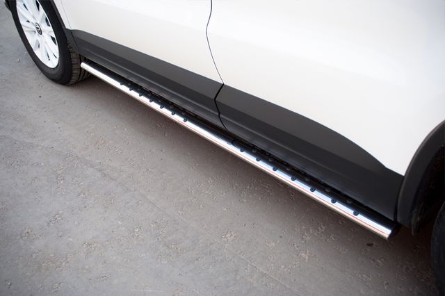 Защита порогов RusStal труба d75х42 овал с проступью для Volkswagen Tiguan Track & Field (Track & Style) 2011-2016. Артикул VGO-000495