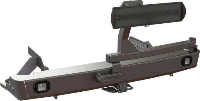 Бампер силовой STC задний для Toyota Hilux VI 1997-2004 с квадратом под фаркоп, кронштейном крепления запасного колеса по центру и кронштейном крепления гос номера и фарами заднего хода/ПТФ. Артикул STC-TH97-BR-C1-L2