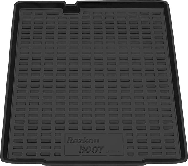 Коврик пластиковый Rezkon на нижнюю полку для багажника Lada Vesta SW 2015-2026. Артикул 5039045400