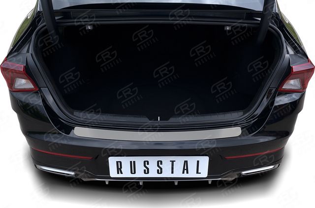 Накладка на задний бампер (лист нерж., шлифованный) RusStal для Kia K5 2020-2026. Артикул KIAKN-003609