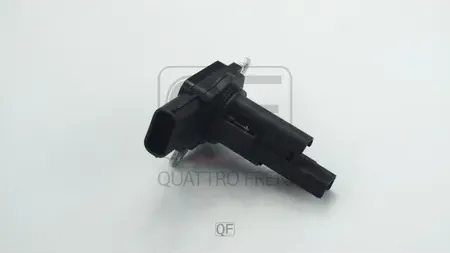 Датчик массового расхода воздуха (Quattro Freni). Артикул qf86a00168