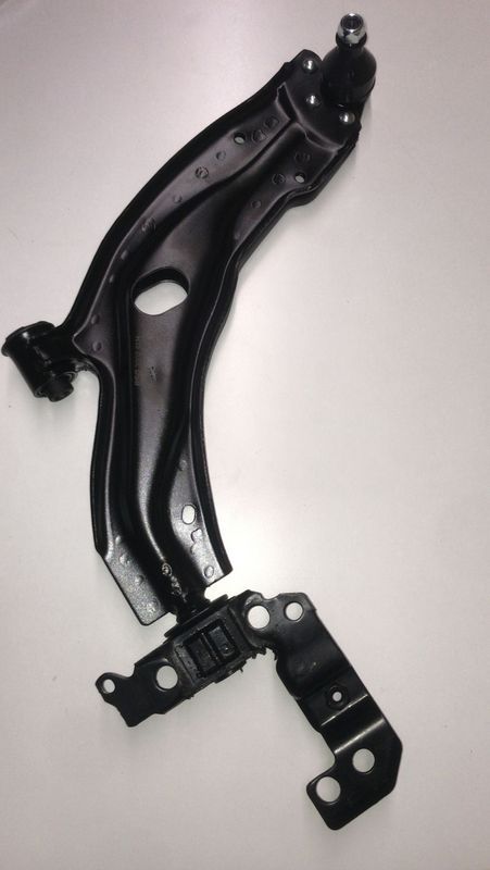 Поперечный рычаг передней подвески BSG правый для Fiat Strada 1999-2026. Артикул BSG 25-315-030