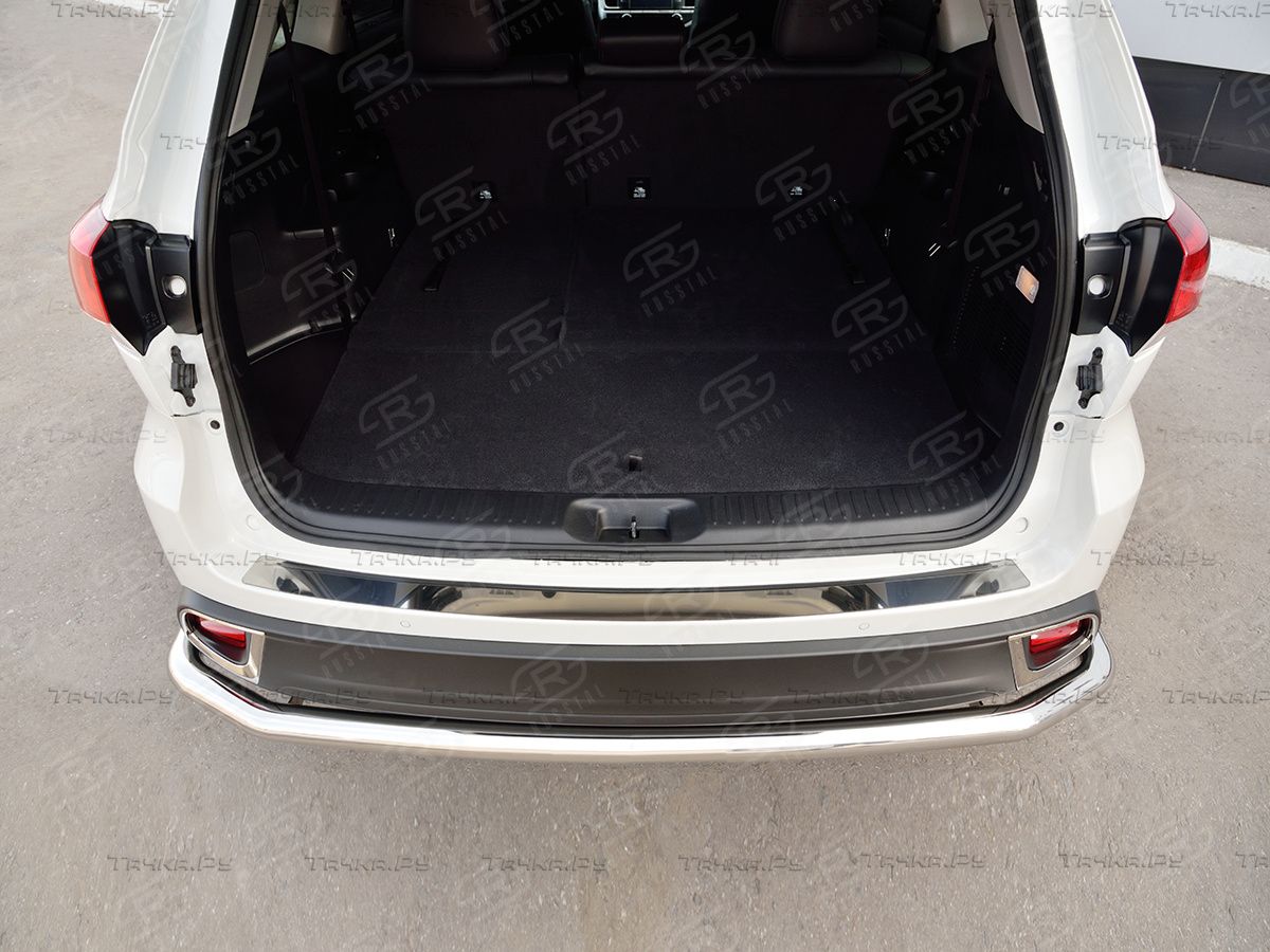 Накладка RusStal на задний бампер (лист нерж зеркальный) для Toyota Highlander 2017-2020. Артикул THRN-002630