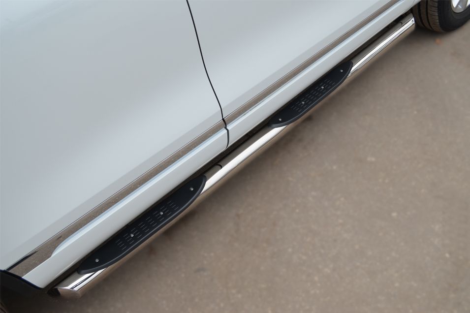 Защита порогов RusStal труба d76 с накладками (вариант 1) для Volkswagen Touareg II до рестайлинга 2010-2013. Артикул VTT-0007021