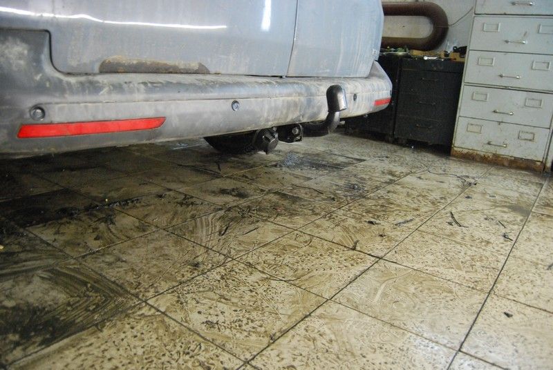 Фаркоп Auto-Hak для Volkswagen Multivan T5 2003-2015. Артикул K 42