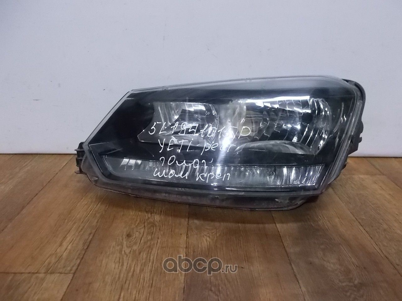 Фара передняя основная VAG. Артикул 5L1941015D