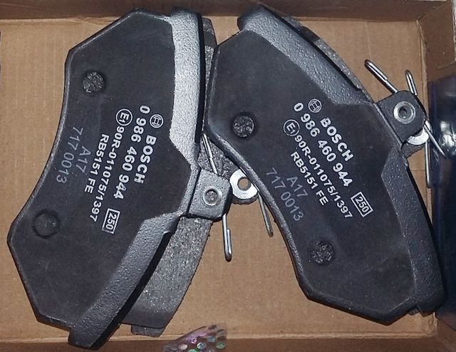 Тормозные колодки Bosch. Артикул 0 986 460 944