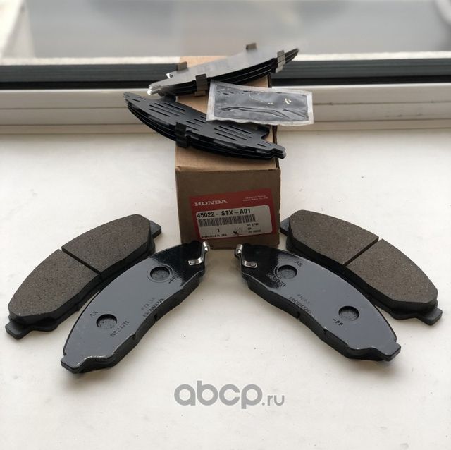 Тормозные колодки Honda. Артикул 45022STXA01