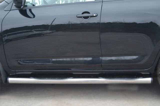 Защита порогов RusStal труба d76 с накладками (вариант 2) для Toyota RAV4 III (длинная база) 2010-2012. Артикул TRLT-1001512