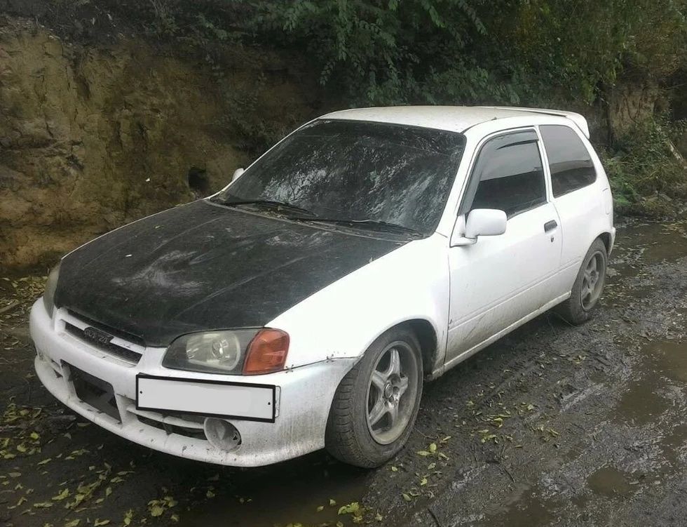 Дефлекторы Cobra Tuning для окон Toyota Starlet P90 3дв. 1996-1999. Артикул T26696