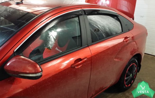 Дефлекторы Сobra Tuning для окон (c хром. молдингом) Lada Vesta седан 2015-2026. Артикул V0052CR