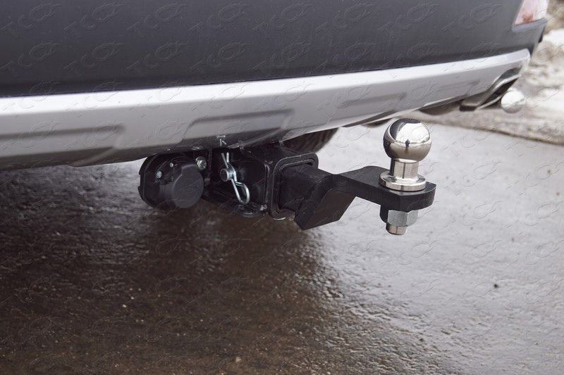 Фаркоп ТСС оцинкованный под американский квадрат для Haval M6 II 2023-2026 с накладкой с надписью Haval. Артикул TCU00135