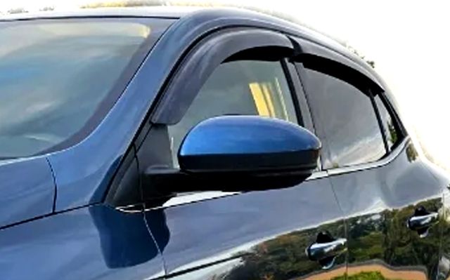 Дефлекторы Cobra Tuning для окон (накладные) Renault Megane IV 5дв. хэтчбек 2016-2026. Артикул R15715