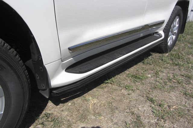 Защита Slitkoff штатного порога d42 для Toyota Land Cruiser 200 рестайлинг 2015-2021 Черная. Артикул TLC2-15-007B