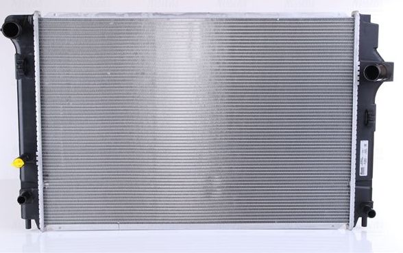 Радиатор охлаждения двигателя Nissens. Артикул 646873