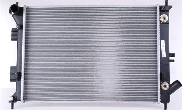 Радиатор охлаждения двигателя Nissens. Артикул 675038