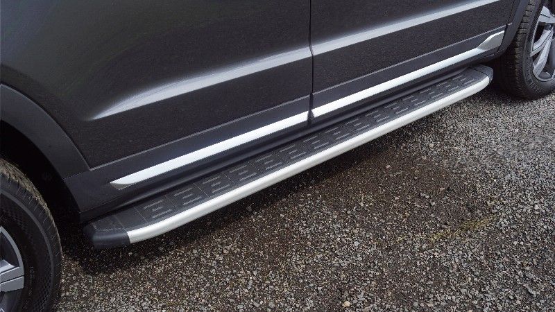 Пороги алюминиевые ТСС с пластиковой накладкой 1820 мм для Changan CS95 new 2.0L 4WD 2024-2026. Артикул CHANCS95NEW24-06AL