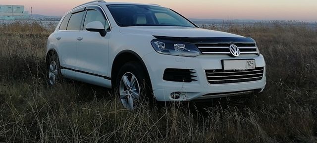 Дефлекторы V-Star для окон (с хром. молдингом) Volkswagen Touareg II 2010-2018. Артикул CHR17076