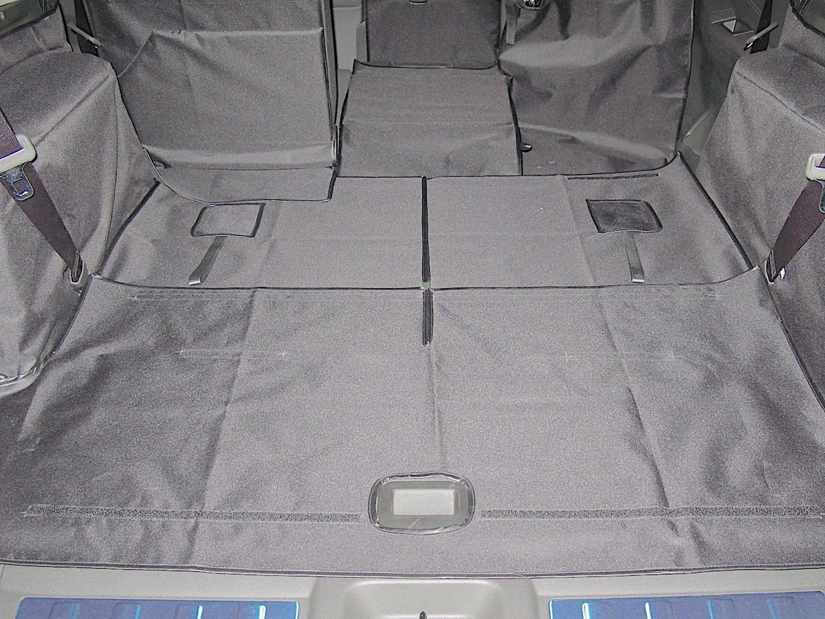 Защитный чехол AUTOSMSTUDIO "Maxi" в багажник автомобиля для Nissan Pathfinder R51 LE (c сабвуфером) 2004-2014, черный. Артикул TP-NP(IV)-MAXI-BL