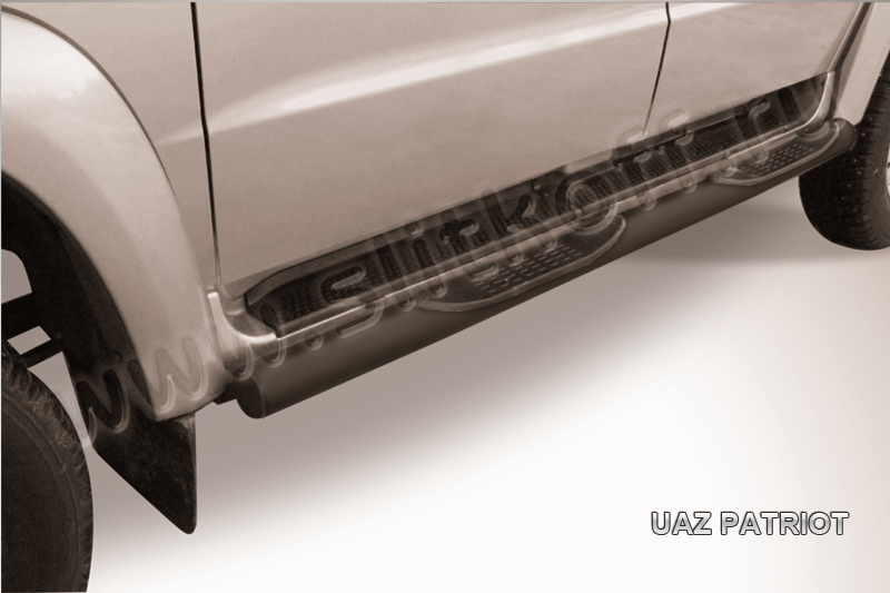 Пороги Slitkoff труба d76 с проступями ЧЕРНЫЕ матовые для УАЗ Patriot I до рестайлинга 2005-2014. Артикул UP007B