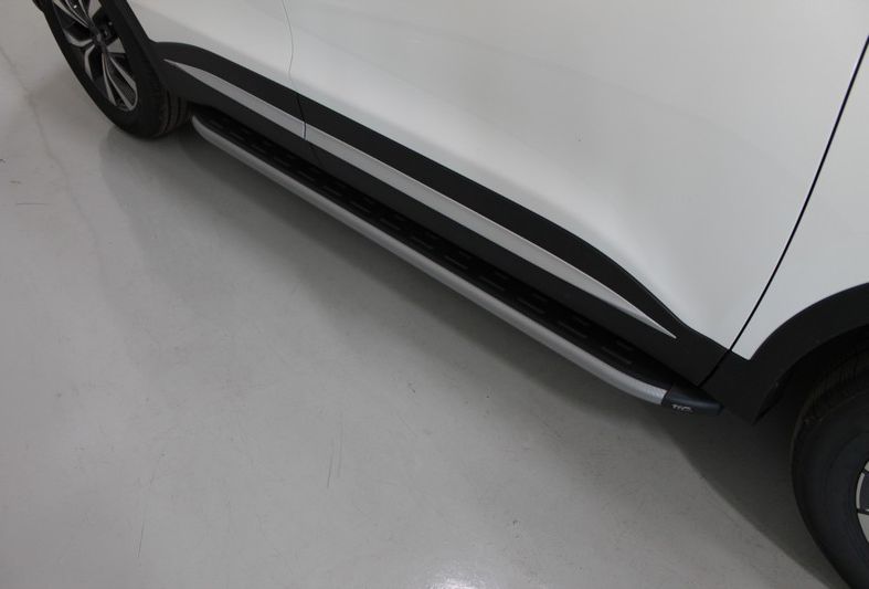 Пороги алюминиевые ТСС с пластиковой накладкой 1720 мм для Chery Tiggo 7 Pro 2020-2026 Карбон серебро. Артикул CHERTIG7P20-31SL