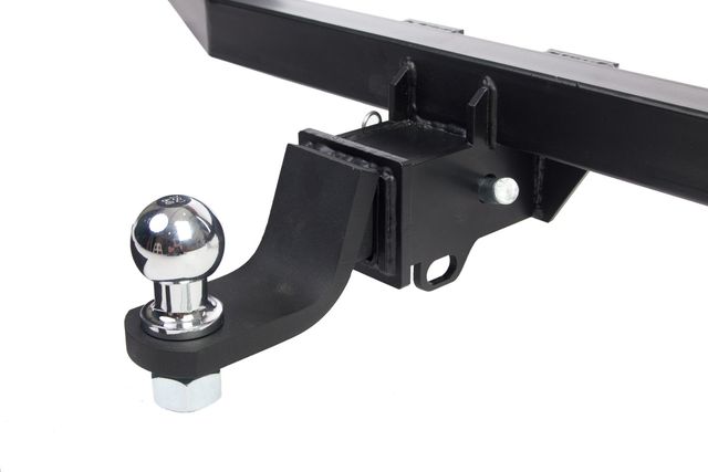 Фаркоп Halty для Nissan Elgrand (E51) 2WD/4WD 2002-2010. Американский квадрат. Артикул NElg02-10E (H.N24.E)