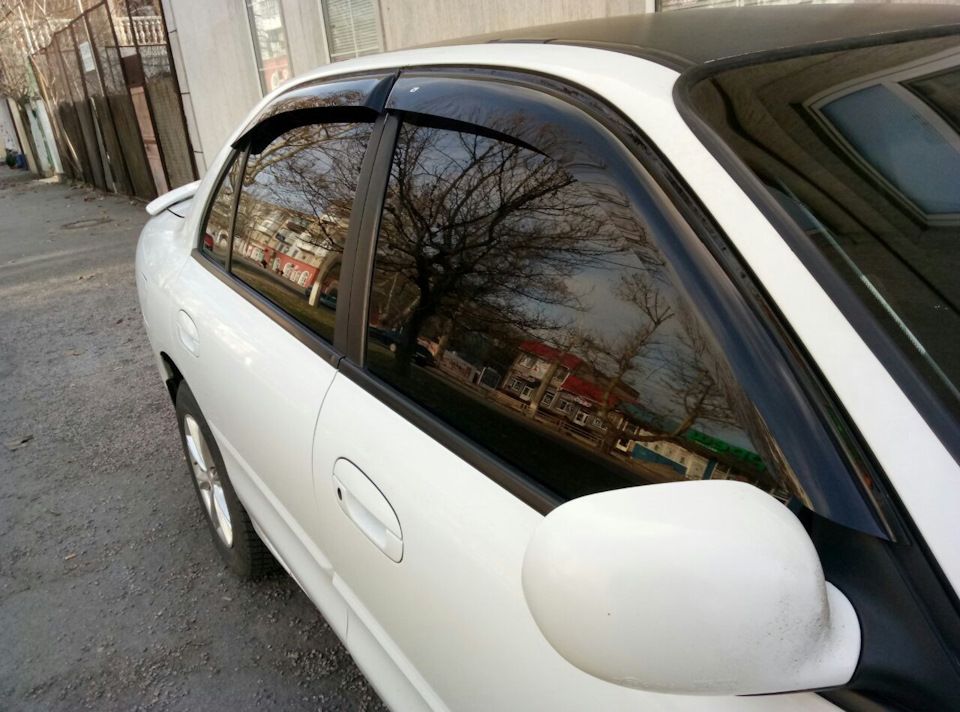 Дефлекторы Cobra Tuning для окон Mitsubishi Galant VII седан 1992-1996. Артикул M44292