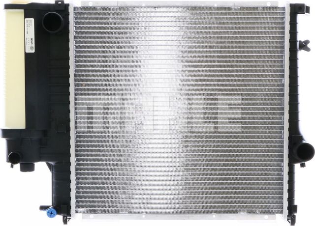 Радиатор охлаждения двигателя Mahle Behr для BMW 3 II (E30) 1987-1994. Артикул CR 239 000S