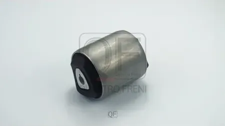 Сайлентблок переднего нижнего рычага гидравлический (Quattro Freni). Артикул qf30d00162