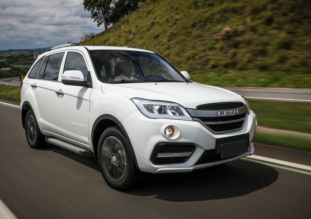 Пороги алюминиевые Rival Silver для Lifan X60 I рестайлинг 2016-2026. Артикул F160AL.3302.3