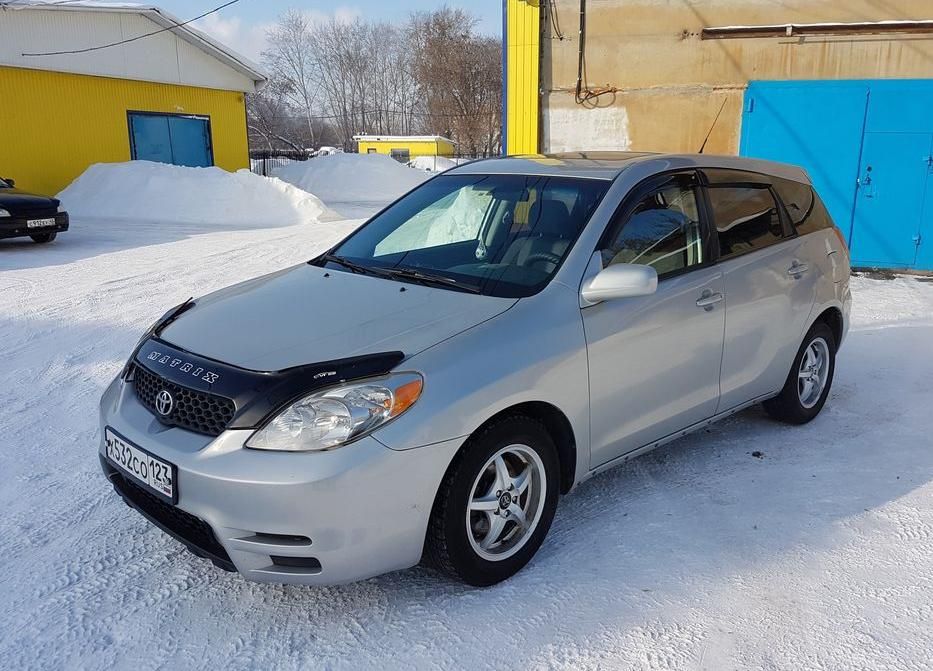 Дефлектор VT52 для капота Toyota Matrix 2001-2008. Артикул TYA11VT