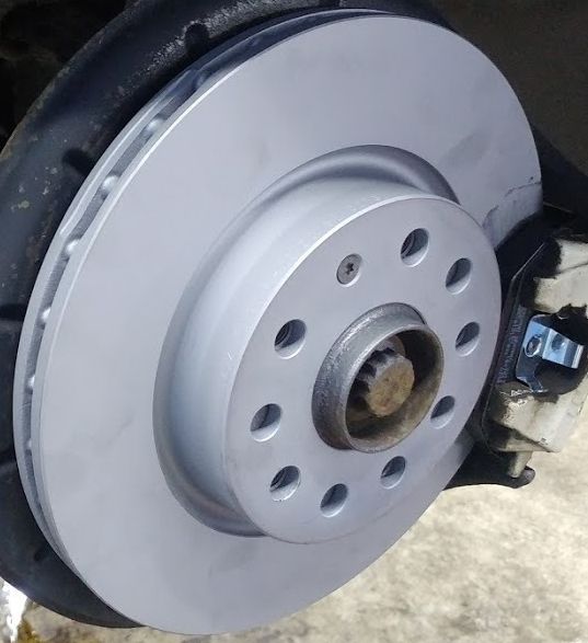 Тормозной диск Zimmermann Coat Z. Артикул 600.3233.20