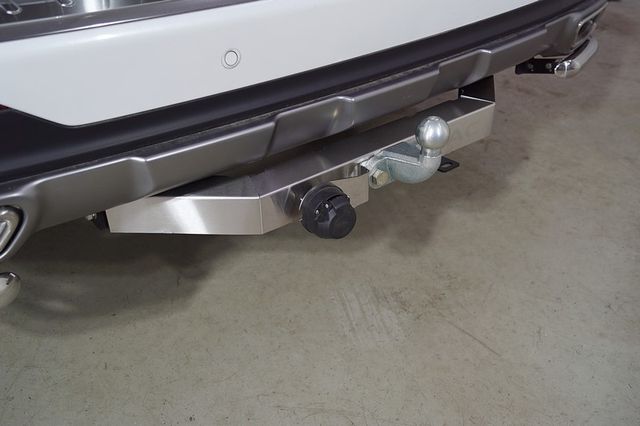 Фаркоп ТСС оцинкованный с накладкой с надписью GAC для GAC GS8 2.0T 4WD I 2019-2023. Артикул TCU00319