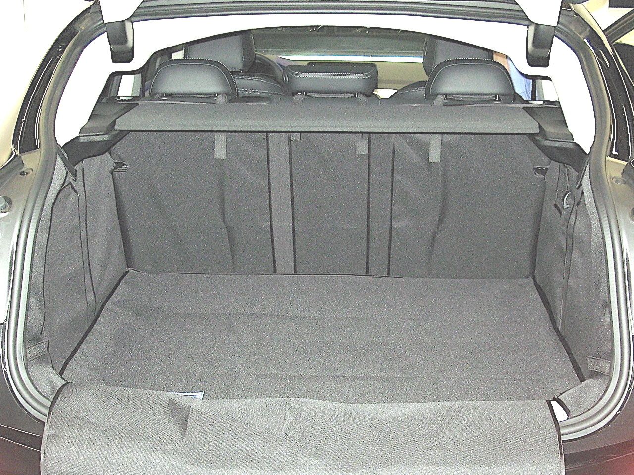 Защитный чехол AUTOSMSTUDIO "Maxi" в багажник автомобиля для BMW X4 G02 2018-2026, серый. Артикул TP-X4G02-MAXI-GR