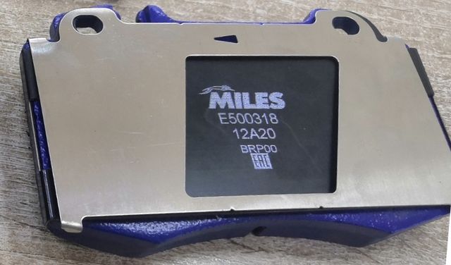 Тормозные колодки Miles (Керамика). Артикул E500318