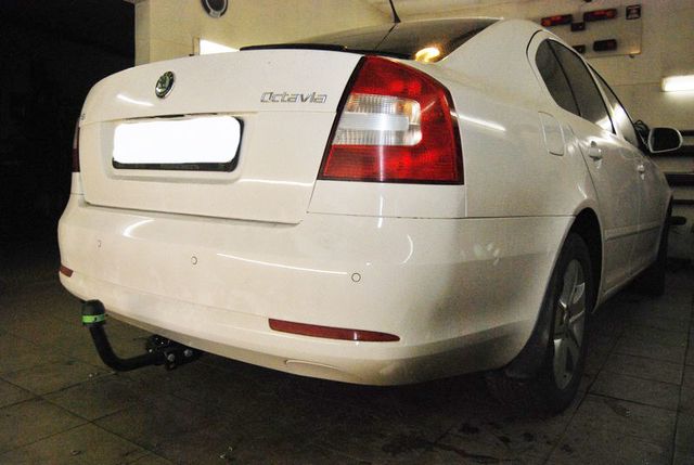 Фаркоп Лидер-Плюс для Skoda Octavia A5 хэтчбек 2008-2013. Артикул S106-A