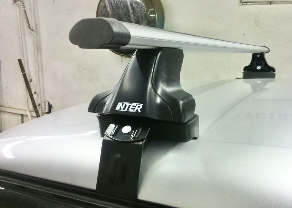 Багажник INTER на гладкую крышу для Skoda Fabia 2007-2014 (Аэродинамические дуги). Артикул 8836-1005