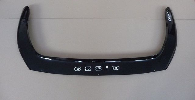 Дефлектор VT52 для капота с заходом на фары Kia Ceed II универсал 2012-2017. Артикул KA37VT